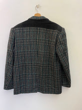 Carica l'immagine nel visualizzatore di Gallery, Blazer in lana e cashmere vintage con dettagli in pelle scamosciata taglia 50