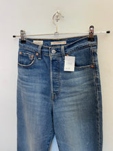 Carica l'immagine nel visualizzatore di Gallery, Jeans Levi’s ribcage straight taglia W 25