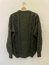 Carica l'immagine nel visualizzatore di Gallery, Maglione a trecce in lana verde vintage taglia L