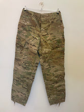 Carica l'immagine nel visualizzatore di Gallery, Pantalone cargo us army multicam vintage taglia M