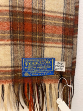 Carica l'immagine nel visualizzatore di Gallery, Sciarpa Pendleton in lana vergine vintage