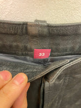 Carica l'immagine nel visualizzatore di Gallery, Pantalone in vera pelle nera vintage taglia W 33