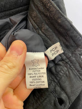 Carica l'immagine nel visualizzatore di Gallery, Pantalone in vera pelle nera vintage taglia W 33
