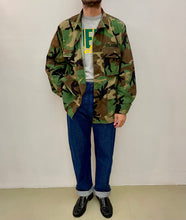 Carica l&#39;immagine nel visualizzatore di Gallery, Giacca us army woodland camouflage vintage taglia M
