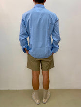 Carica l&#39;immagine nel visualizzatore di Gallery, Camicia azzurra vintage taglia L
