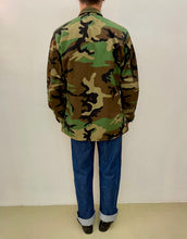 Carica l&#39;immagine nel visualizzatore di Gallery, Giacca us army woodland camouflage vintage taglia M
