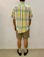 Carica l&#39;immagine nel visualizzatore di Gallery, Camicia a quadri vintage taglia L
