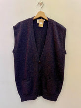 Carica l&#39;immagine nel visualizzatore di Gallery, Gilet in lana smanicato con bottoni vintage taglia M

