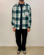 Carica l&#39;immagine nel visualizzatore di Gallery, Camicia in flanella a quadri vintage taglia M
