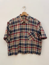 Carica l&#39;immagine nel visualizzatore di Gallery, Camicia a quadri crop taglio vivo vintage taglia unica
