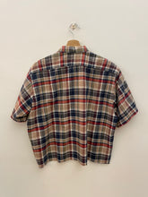 Carica l&#39;immagine nel visualizzatore di Gallery, Camicia a quadri crop taglio vivo vintage taglia unica
