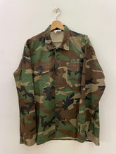Carica l&#39;immagine nel visualizzatore di Gallery, Camicia giacca us army camouflage vintage taglia XL
