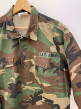 Carica l&#39;immagine nel visualizzatore di Gallery, Camicia giacca us army camouflage vintage taglia XL
