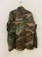 Carica l&#39;immagine nel visualizzatore di Gallery, Camicia giacca us army camouflage vintage taglia XL
