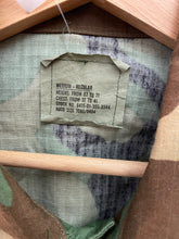 Carica l&#39;immagine nel visualizzatore di Gallery, Giacca us army woodland camouflage vintage taglia M
