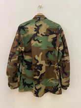 Carica l&#39;immagine nel visualizzatore di Gallery, Giacca us army woodland camouflage vintage taglia M
