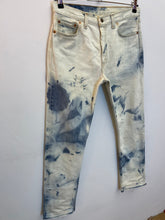 Carica l&#39;immagine nel visualizzatore di Gallery, Jeans Levi’s 505 tie dye vintage taglia 33
