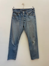 Carica l&#39;immagine nel visualizzatore di Gallery, Jeans Levi’s vintage light Blue taglia W32 L30
