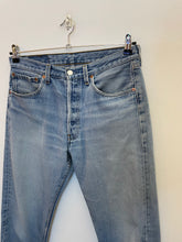 Carica l&#39;immagine nel visualizzatore di Gallery, Jeans Levi’s vintage light Blue taglia W32 L30

