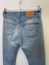 Carica l&#39;immagine nel visualizzatore di Gallery, Jeans Levi’s vintage light Blue taglia W32 L30
