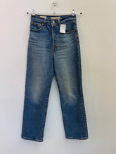 Carica l&#39;immagine nel visualizzatore di Gallery, Jeans Levi’s ribcage straight taglia W 25
