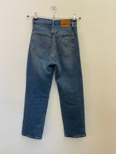 Carica l&#39;immagine nel visualizzatore di Gallery, Jeans Levi’s ribcage straight taglia W 25
