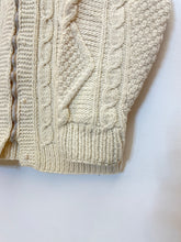 Carica l&#39;immagine nel visualizzatore di Gallery, Maglione con zip handknitted vintage taglia M
