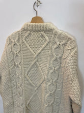 Carica l&#39;immagine nel visualizzatore di Gallery, Maglione con zip handknitted vintage taglia M
