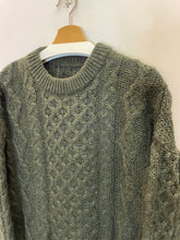 Carica l&#39;immagine nel visualizzatore di Gallery, Maglione a trecce in lana verde vintage taglia L
