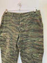 Carica l&#39;immagine nel visualizzatore di Gallery, Pantalone cargo Tiger stirpe us army Made in usa vintage taglia L
