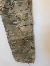 Carica l&#39;immagine nel visualizzatore di Gallery, Pantalone cargo us army multicam vintage taglia M
