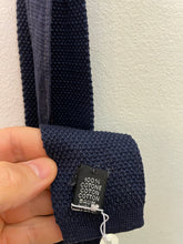 Carica l'immagine nel visualizzatore di Gallery, Cravatta E M A N U E L  U N G A R O vintage
