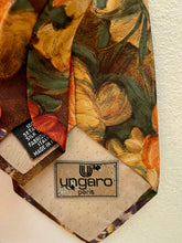 Carica l'immagine nel visualizzatore di Gallery, Cravatta E M A N U E L  U N G A R O in seta vintage
