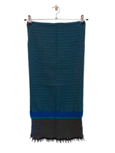 Carica l'immagine nel visualizzatore di Gallery, Sciarpa in lana Y v e s S a i n t L a u r e n t vintage
