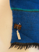 Carica l'immagine nel visualizzatore di Gallery, Sciarpa in lana Y v e s S a i n t L a u r e n t vintage
