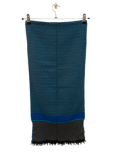 Carica l'immagine nel visualizzatore di Gallery, Sciarpa in lana Y v e s S a i n t L a u r e n t vintage
