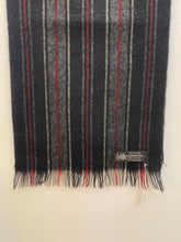 Carica l'immagine nel visualizzatore di Gallery, Sciarpa in lana d’agnello vintage
