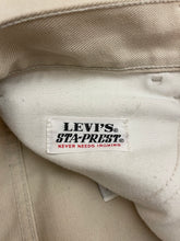 Carica l'immagine nel visualizzatore di Gallery, Levi's Sta-Prest Vintage 1998 - Made in Italy - Beige - W32 L34
