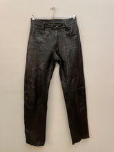Carica l&#39;immagine nel visualizzatore di Gallery, Pantalone in pelle cinque tasche vintage taglia 32
