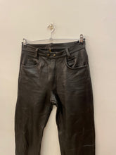 Carica l&#39;immagine nel visualizzatore di Gallery, Pantalone in pelle cinque tasche vintage taglia 32
