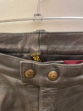 Carica l&#39;immagine nel visualizzatore di Gallery, Pantalone in pelle cinque tasche vintage taglia 32
