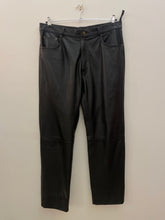 Carica l&#39;immagine nel visualizzatore di Gallery, Pantalone in pelle vintage taglia 54 (ita)
