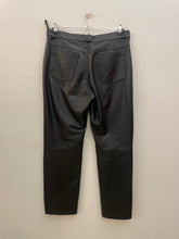 Carica l&#39;immagine nel visualizzatore di Gallery, Pantalone in pelle vintage taglia 54 (ita)
