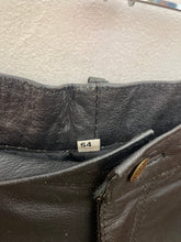 Carica l&#39;immagine nel visualizzatore di Gallery, Pantalone in pelle vintage taglia 54 (ita)
