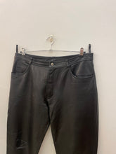 Carica l&#39;immagine nel visualizzatore di Gallery, Pantalone in pelle cinque tasche vintage taglia 54 (ita)
