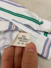 Carica l'immagine nel visualizzatore di Gallery, Camicia Vintage Anni '90 a Righe "THIS the max." – Colletto Polo | Made in Italy | Taglia XL
