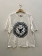 Carica l&#39;immagine nel visualizzatore di Gallery, T shirt us navy vintage Made in usa taglia L crop
