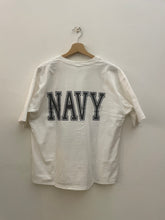 Carica l&#39;immagine nel visualizzatore di Gallery, T shirt us navy vintage Made in usa taglia L crop
