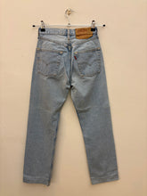 Carica l&#39;immagine nel visualizzatore di Gallery, Levi’s 501 vintage W27 Made in France
