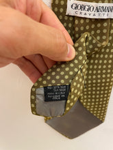 Carica l&#39;immagine nel visualizzatore di Gallery, Cravatta Giorgio Armani in seta vintage
